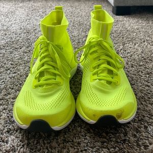 Lululemon chargefeel mid workout shoe